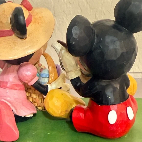 Jim Shore Disney Traditions Mickey & Minnie Mouse Easter Artistry 6008319 (1488) - Picture 8 of 16